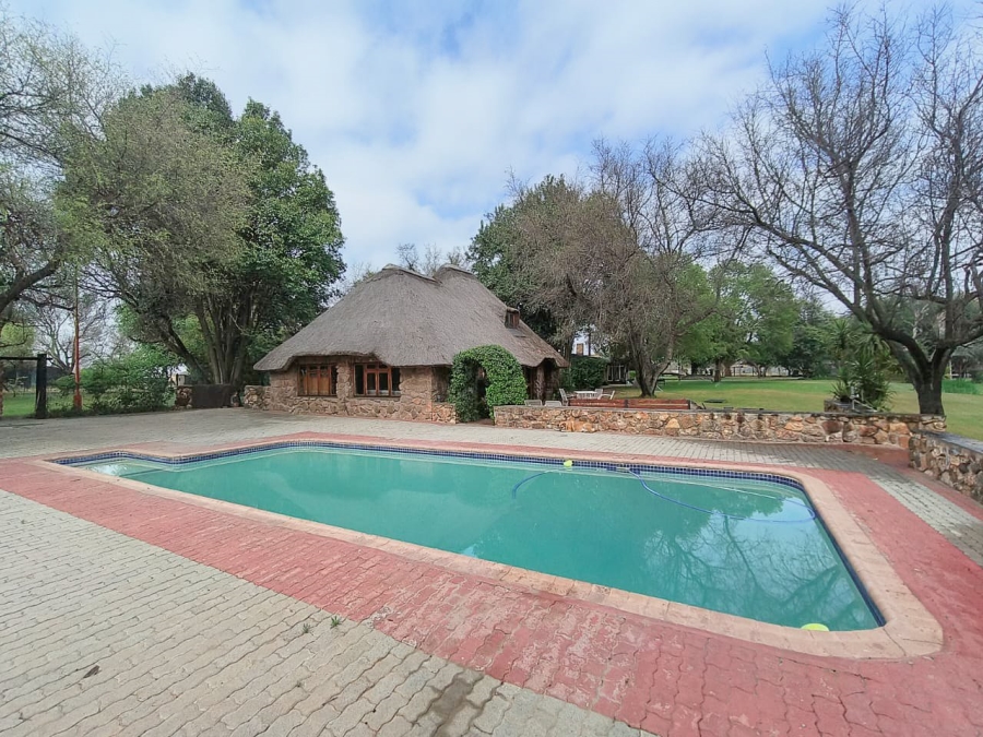 4 Bedroom Property for Sale in Viljoenskroon Free State